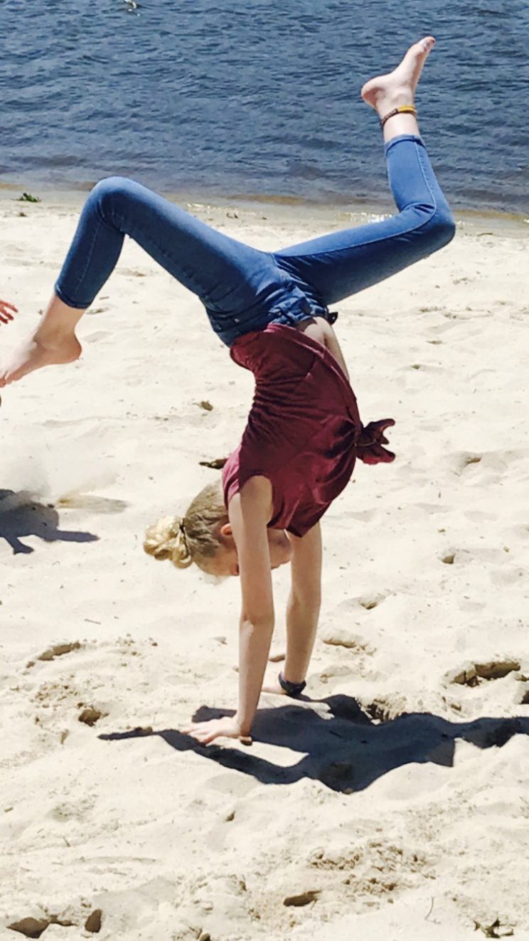 izzy park handstand